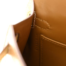Load image into Gallery viewer, Matte Alligator Horseshoe Mini Kelly Sellier 20 Kraft Vanille