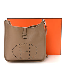 Load image into Gallery viewer, Taurillon Clemence EVELYNE III PM Gris Tourterelle