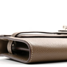 Load image into Gallery viewer, Epsom Kelly Wallet To Go Etoupe