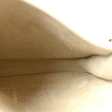 Load image into Gallery viewer, Taurillon Clemence Evelyne 23 Poche III Cream