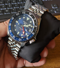 Load image into Gallery viewer, Seiko 5 Sports GMT SKX Automatic Blueberry Dial Silver Steel Strap Watch For Men - SSK003K1