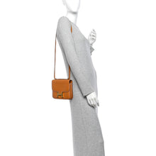 Load image into Gallery viewer, Veau Butler Constance 18 Natural Sable