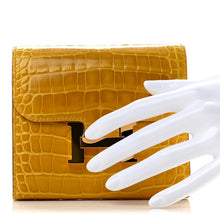 Load image into Gallery viewer, Shiny Alligator Constance Short Wallet Jaune Ambre