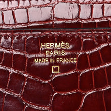 Load image into Gallery viewer, Shiny Alligator Constance Long Wallet Rouge Vif