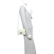 Load image into Gallery viewer, Epsom Constance Long To Go Wallet Vert Fizz