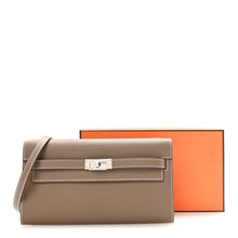 Load image into Gallery viewer, Epsom Kelly Wallet To Go Etoupe