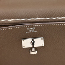 Load image into Gallery viewer, Epsom Kelly Wallet To Go Etoupe
