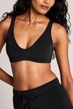 Load image into Gallery viewer, Airis Scoop Bra in Black
