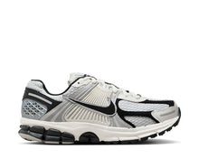Load image into Gallery viewer, Nike Zoom Vomero 5 W "Photon Dust"