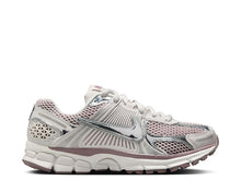 Load image into Gallery viewer, Nike Zoom Vomero 5 W "Vast Grey"
