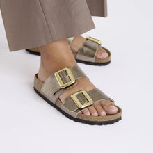 Load image into Gallery viewer, Sydney Cushion Buckle