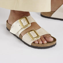Load image into Gallery viewer, Sydney Cushion Buckle