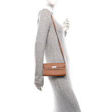 Load image into Gallery viewer, Epsom Kelly Wallet To Go Gold
