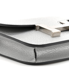 Load image into Gallery viewer, Metallic Chevre Chamkilight Constance Slim Wallet Argent