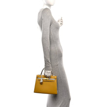 Load image into Gallery viewer, Chevre Mysore Horseshoe Kelly Sellier 25 Jaune Ambre Bleu Glacier