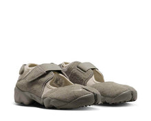 Load image into Gallery viewer, Nike Air Rift W "Light Khaki"