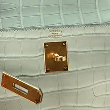 Load image into Gallery viewer, Matte Alligator Kelly Retourne 28 Vert D'eau