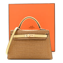 Load image into Gallery viewer, Matte Alligator Horseshoe Mini Kelly Sellier 20 Kraft Vanille