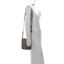 Load image into Gallery viewer, Taurillon Clemence Steve Pochette Etoupe