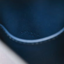 Load image into Gallery viewer, Taurillon Clemence Mini Lindy 20 Deep Bleu