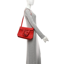 Load image into Gallery viewer, Taurillon Clemence Halzan 31 GM Rouge Casaque Vermillion