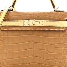 Load image into Gallery viewer, Matte Alligator Horseshoe Mini Kelly Sellier 20 Kraft Vanille