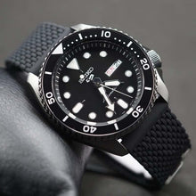 Load image into Gallery viewer, Seiko 5 Sports SKX Series Automatic Black Dial Black Silicone Strap Watch for Men - SRPD65K2