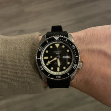 Load image into Gallery viewer, Seiko 5 Sports SKX Automatic Black Dial Black Silicone Strap Watch for Men - SRPD73K2