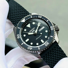 Load image into Gallery viewer, Seiko 5 Sports SKX Series Automatic Black Dial Black Silicone Strap Watch for Men - SRPD65K2