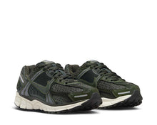Load image into Gallery viewer, Nike Air Zoom Vomero 5 W
