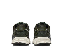 Load image into Gallery viewer, Nike Air Zoom Vomero 5 W