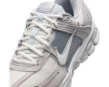 Load image into Gallery viewer, Nike Zoom Vomero 5 W "Pure Platinum"